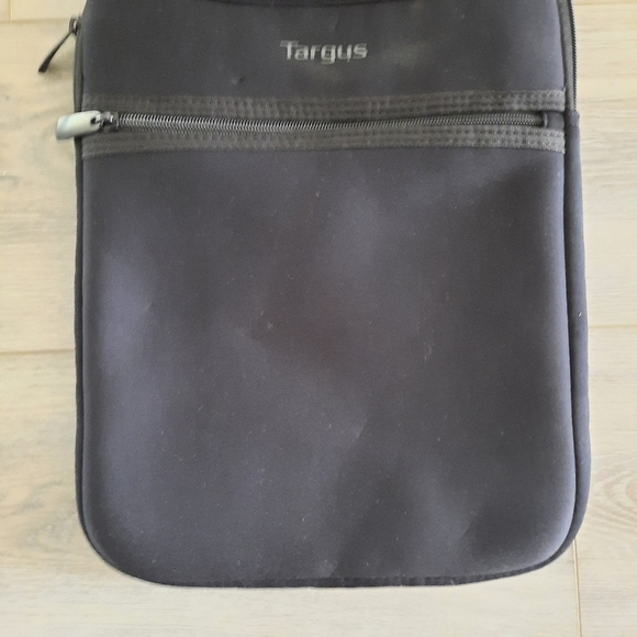 Targus 12" Vertical Notebook Slipcase Hideaway Handles TSS912 black padded case - Picture 7 of 13